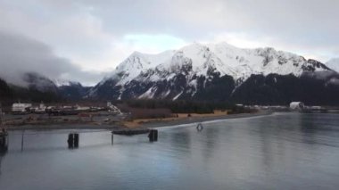Tersane ve terk değirmen Alaska manzaraları.