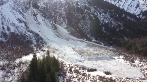 Εξερευνώντας Μια Χιονοστιβάδα Στην Αλάσκα — Αρχείο Βίντεο