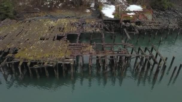 Vieux quai militaire en Alaska est parti de la deuxième guerre mondiale 
