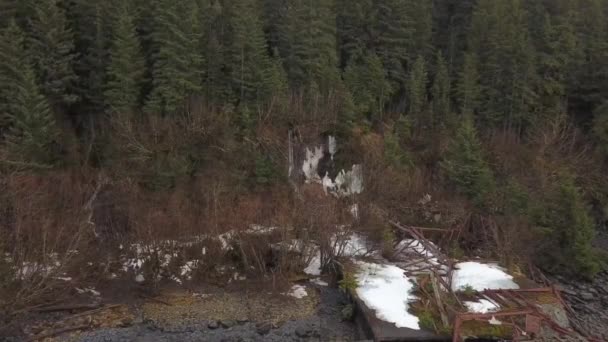 Zwei Stellungen Des Zweiten Weltkriegs Alaska Nur Mit Dem Boot — Stockvideo