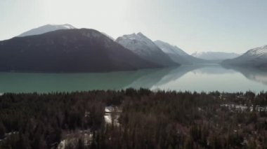 Bahar saat görünümleri Alaska'nın Chugach Dağları