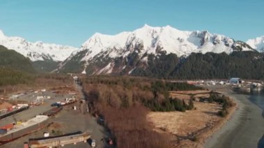 Bahar saat görünümleri Alaska'nın Chugach Dağları