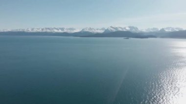 Dünyaca ünlü görünümlerinden Homer Alaska'da tükürmek 