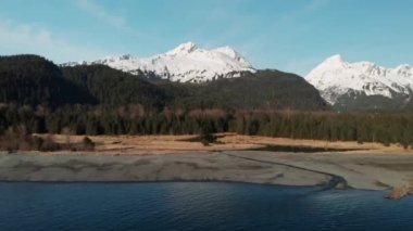 Bahar saat görünümleri Alaska'nın Chugach Dağları