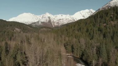 Bahar saat görünümleri Alaska'nın Chugach Dağları