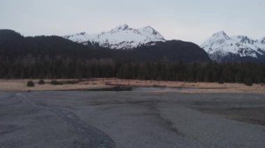 Güzel gün batımı ve Alaska plaj manzaraları 