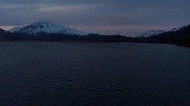 Güzel gün batımı ve Alaska plaj manzaraları 