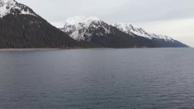 Güzel gün batımı ve Alaska plaj manzaraları 