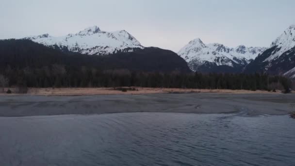 美しい夕日やアラスカからのビーチの眺め — ストック動画