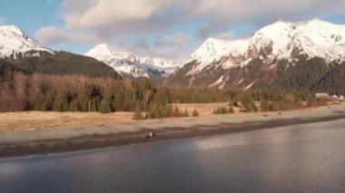 Seward Alaska yakınında güzel bahar manzarası 