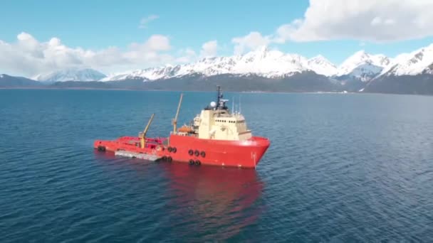 Большой Корабль Якоре Аляскинском Заливе — стоковое видео