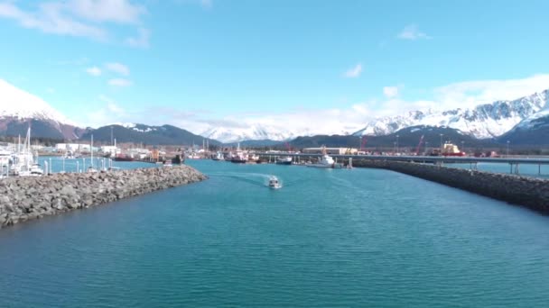 Liten Fiskebåt Charter Med Turister Vårt Fiske Och Sightseeing Och — Stockvideo