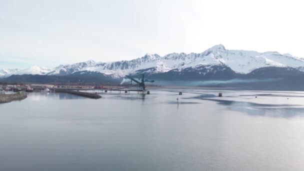 Boten Resurrection Bay Seward Alaska — Stockvideo