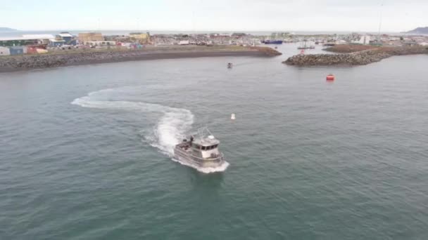 Nouveau Bateau Pêche Commerciale Construit Faisant Des Essais Mer Homer — Video