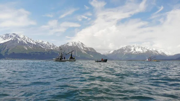 Εμπορικοί Αλιείς Σολομού Που Εργάζονται Στην Αλάσκα — Φωτογραφία Αρχείου