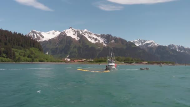 Pescador Comercial Salmão Que Trabalha Alasca — Vídeo de Stock