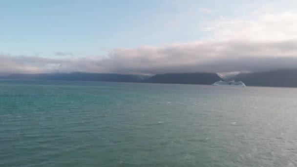 Velká Výletní Loď Opouštějící Seward Aljašku — Stock video