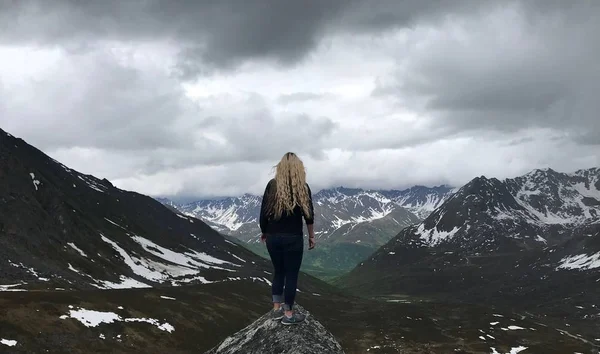 Yaz aylarında Alaska'da yürüyüş
