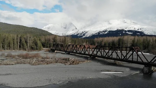 Alaska'da eski demiryolu köprüsü 