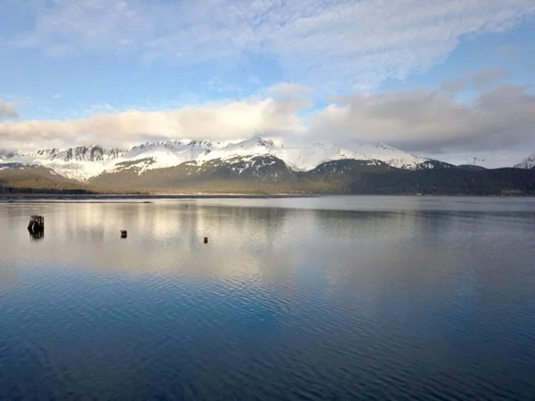 Alaska'da kış aylarında akşam gün batımı 