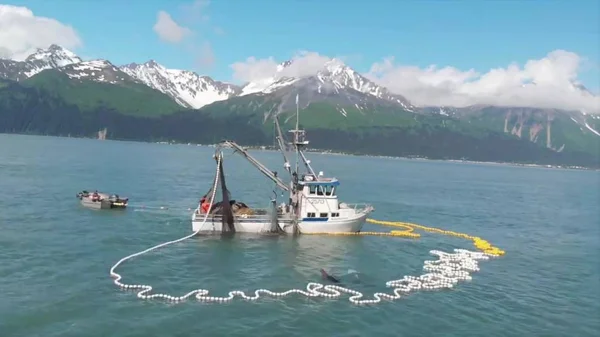 Alaska'da ticari balıkçılık ve diğer tekneler 