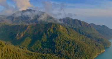 Alaska'dan dağ manzarası 