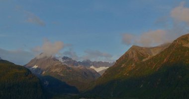 Alaska'dan dağ manzarası 