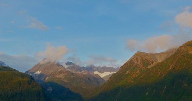 Alaska'dan dağ manzarası 