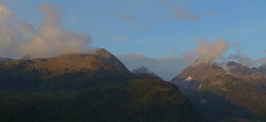 Alaska'dan dağ manzarası 