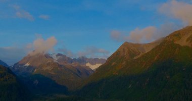 Alaska'dan dağ manzarası 