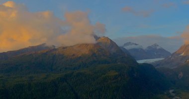Alaska'dan dağ manzarası 