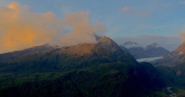 Alaska'dan dağ manzarası 