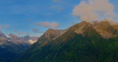 Alaska'dan dağ manzarası 