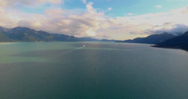 Denizcilik endüstrisi, yolcu gemileri, balıkçı tekneleri ve Seward, Alaska doğal manzara 