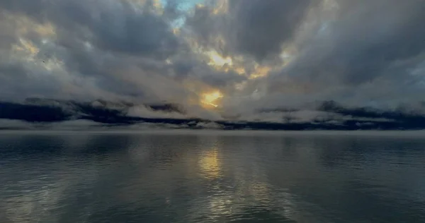 Seward, Alaska'da sabahın erken saatlerinde 