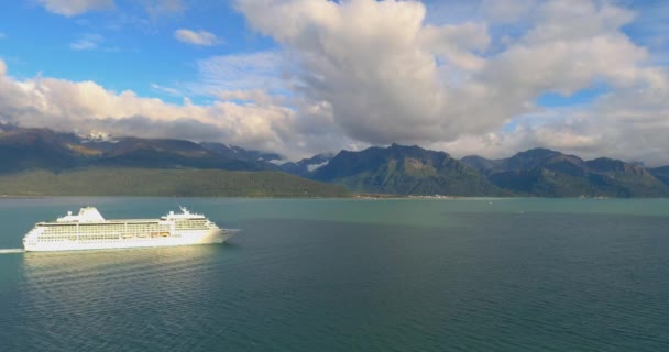 Морская Промышленность Круизные Лайнеры Рыболовные Суда Природные Пейзажи Сьюарда Аляска — стоковое видео