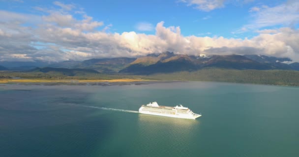 Przemysł Morski Statki Wycieczkowe Łodzie Rybackie Naturalna Sceneria Seward Alaska — Wideo stockowe