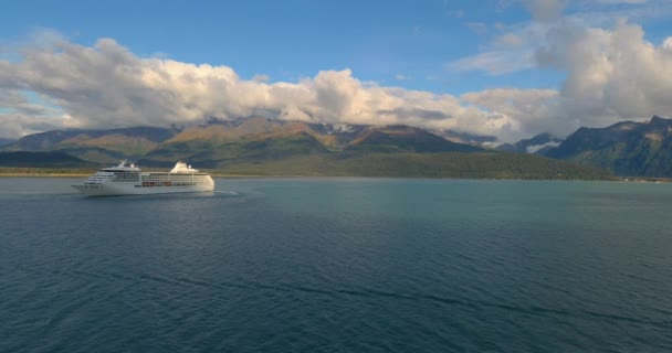 Maritime Industrie Kreuzfahrtschiffe Fischerboote Und Naturkulissen Von Seward Alaska — Stockvideo