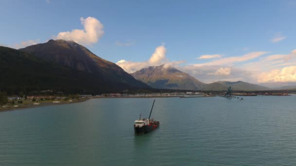 Maritime Industry Cruise Ships Fishing Boats Natural Scenery Seward Alaska — Stock Video