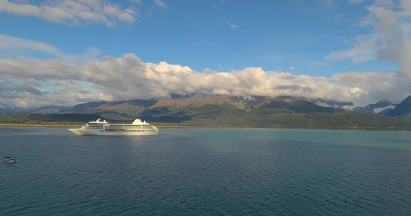 Große Kreuzfahrtschiffe Alaska — Stockfoto