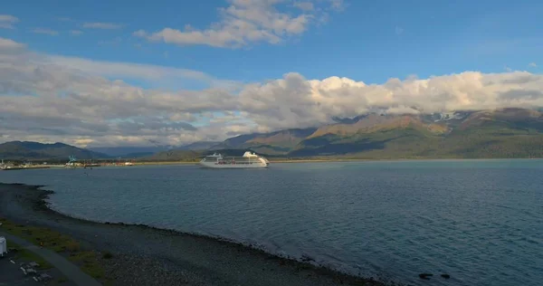 Grote Cruiseschepen Alaska — Stockfoto