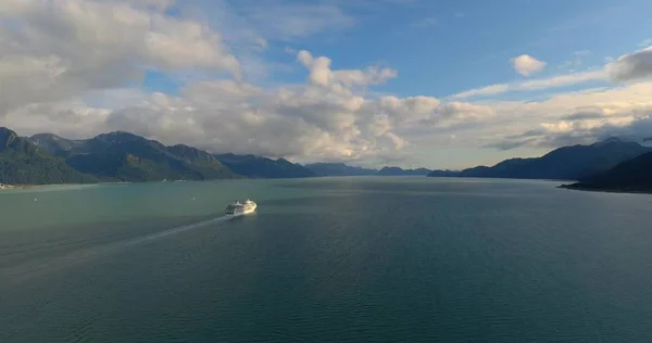 Große Kreuzfahrtschiffe Alaska — Stockfoto