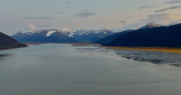 Βραδινή Θέα Από Έναν Γραφικό Αυτοκινητόδρομο Στην Αλάσκα — Φωτογραφία Αρχείου