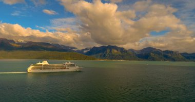 Alaska 'da büyük yolcu gemileri 