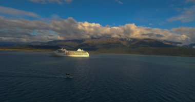 Alaska 'da büyük yolcu gemileri 