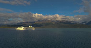 Alaska 'da büyük yolcu gemileri 