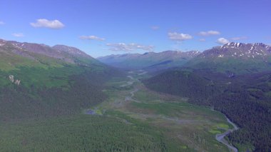 Alaska 'da yaz buzulları ve dağlar 