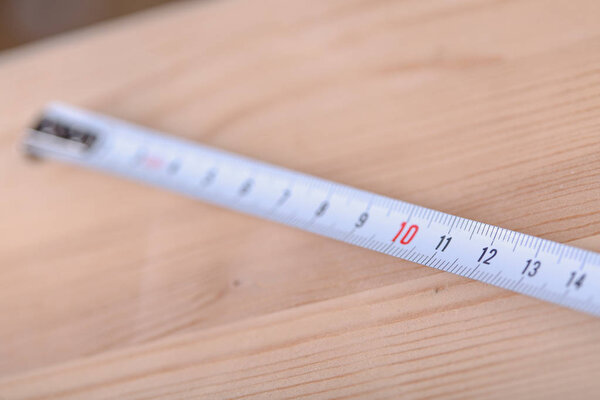 Construction scoop with digits and scale