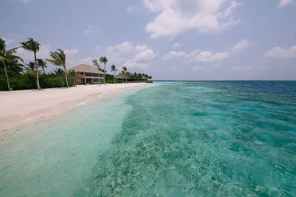 Deniz Sahili Maldivler bungalovlar — Stok fotoğraf