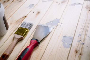 bir fırça ve spatula ile bir oluşturucu üst görünümü 